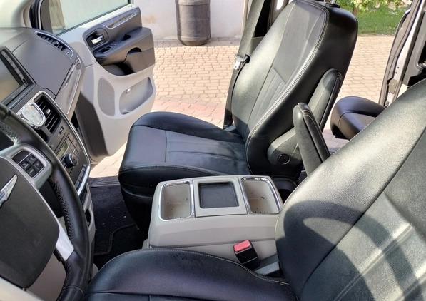 Chrysler Town &amp; Country cena 54500 przebieg: 160000, rok produkcji 2013 z Tuliszków małe 232